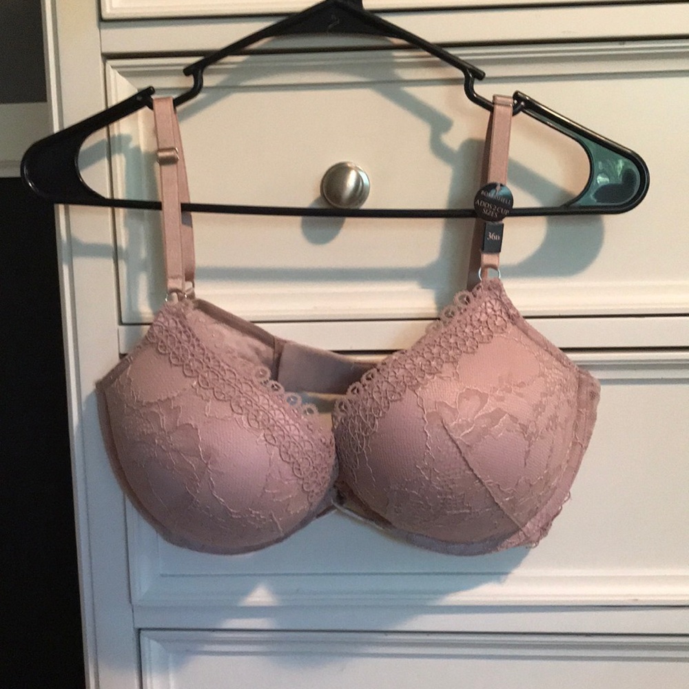 Victoria’s Secret bombshell